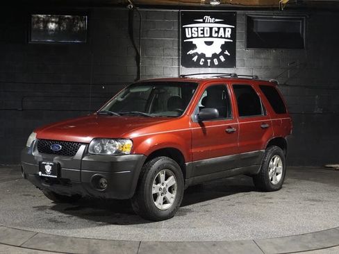 Used 2005 Ford Escape XLT AWD/4WD image 1