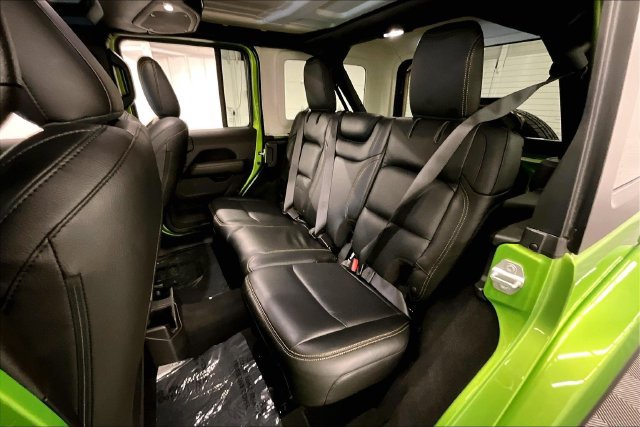 Used 2026 Jeep Wrangler Unlimited Sahara w/ Technology Group AWD/4WD image 24