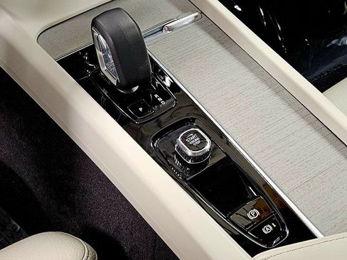 Used 2023 Volvo S60 B5 Ultimate w/ Climate Package image 43