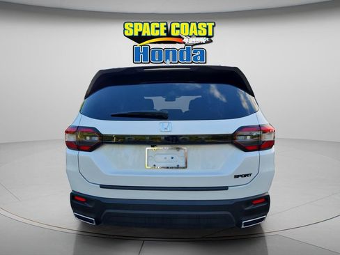 Used 2025 Honda Pilot Sport image 6