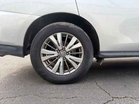 Used 2019 Nissan Pathfinder SV image 9