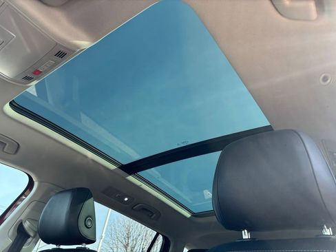 Used 2020 Volkswagen Tiguan SE w/ Panoramic Sunroof Package image 17