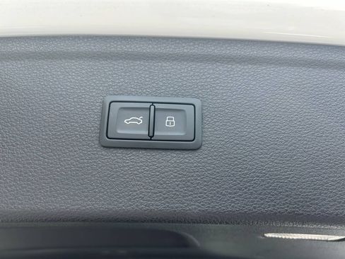 Used 2018 Audi Q5 2.0T Premium w/ Convenience Package AWD/4WD image 21