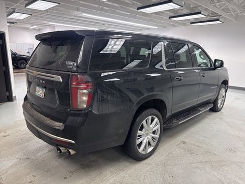 Used 2023 Chevrolet Suburban High Country image 11