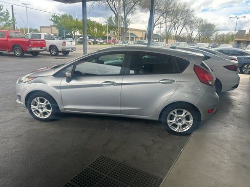 Used 2015 Ford Fiesta SE FWD image 9