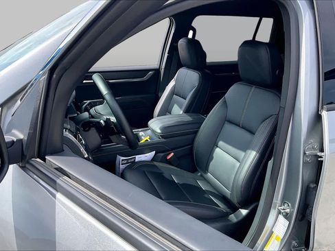 Used 2026 GMC Acadia Elevation w/ Elevation Premium Package FWD image 9