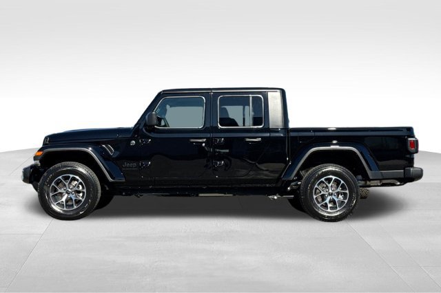 Used 2025 Jeep Gladiator Sport AWD/4WD image 7