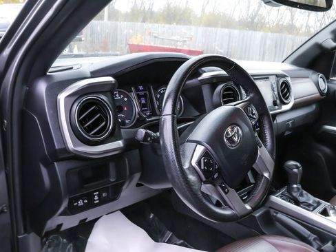 Used 2019 Toyota Tacoma Limited image 14