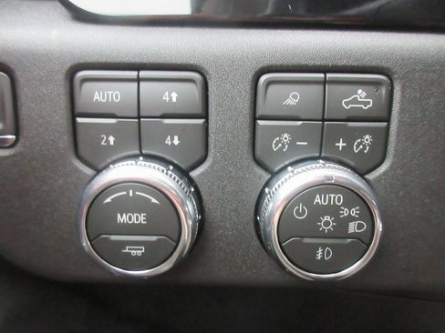 New 2026 GMC Sierra 3500 SLT w/ SLT Convenience Package image 17