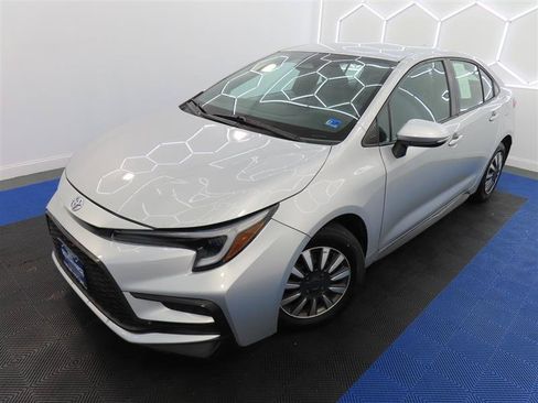 Used 2024 Toyota Corolla SE FWD image 4