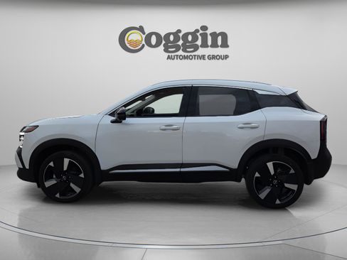 New 2026 Nissan Kicks SR FWD image 3