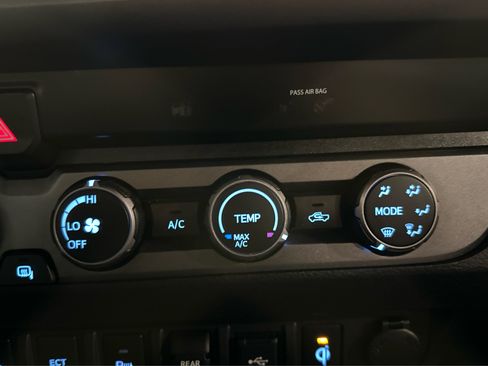 Used 2020 Toyota Tacoma TRD Sport image 31