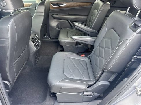 Used 2025 Volkswagen Atlas SE w/ Panoramic Sunroof Package FWD image 19