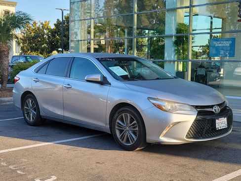Used 2016 Toyota Camry SE FWD image 28