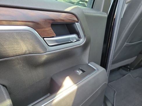Used 2025 GMC Sierra 1500 SLT AWD/4WD image 13