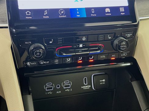 Used 2023 Jeep Grand Cherokee 4WD 4xe w/ Luxury Tech Group II image 24