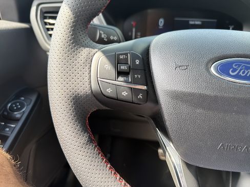 Used 2023 Ford Escape ST-Line w/ Tech Pack #1 AWD/4WD image 18