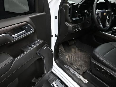 Used 2025 Chevrolet Silverado 1500 LTZ AWD/4WD image 14