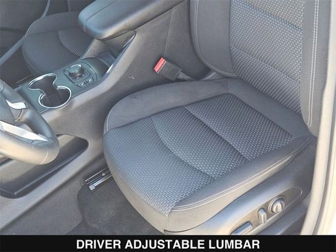 Used 2023 GMC Terrain SLE w/ Driver Convenience Package image 16