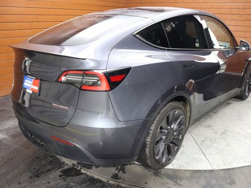 Used 2022 Tesla Model Y Performance image 17