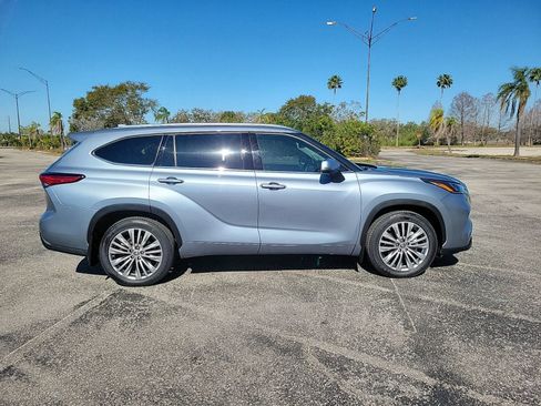 Used 2023 Toyota Highlander Platinum image 5