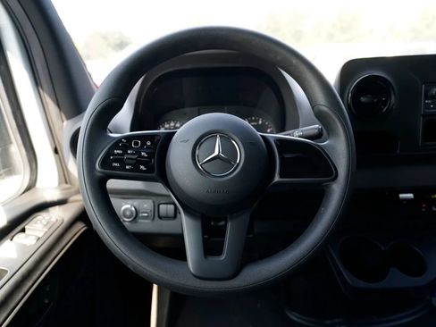 Used 2022 Mercedes-Benz Sprinter 2500 image 40