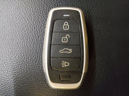 Used 2018 Ford Fusion SE w/ Fusion SE Technology Package FWD image 32