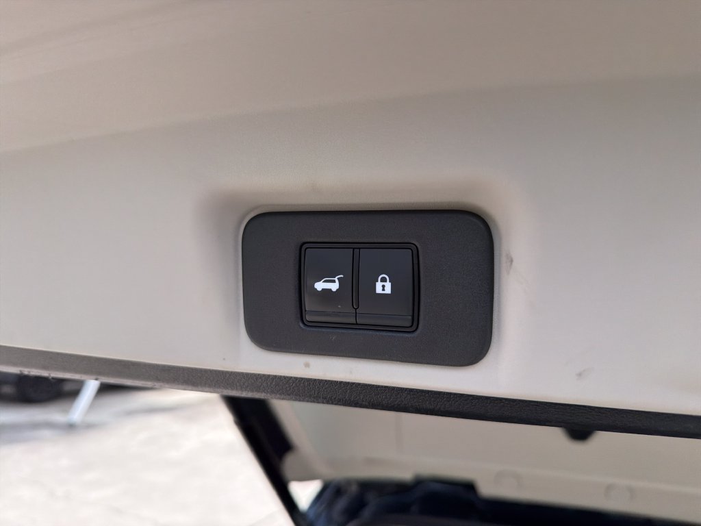 Used 2024 Nissan Ariya AWD image 36