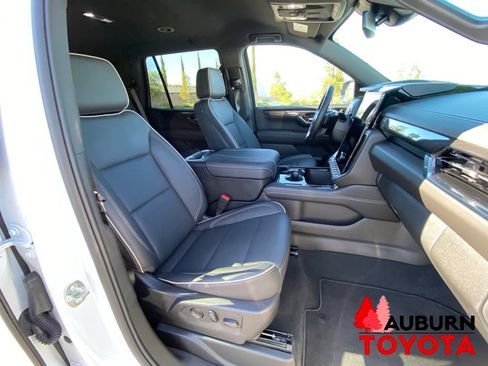 Used 2025 GMC Yukon Elevation AWD/4WD image 23