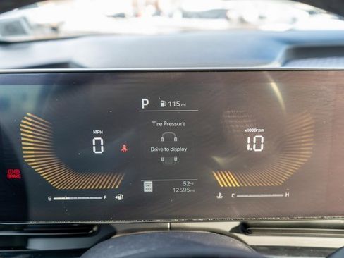 Used 2025 Kia Carnival EX image 30