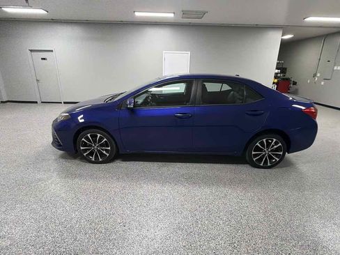 Used 2018 Toyota Corolla SE w/ SE Premium Package image 6