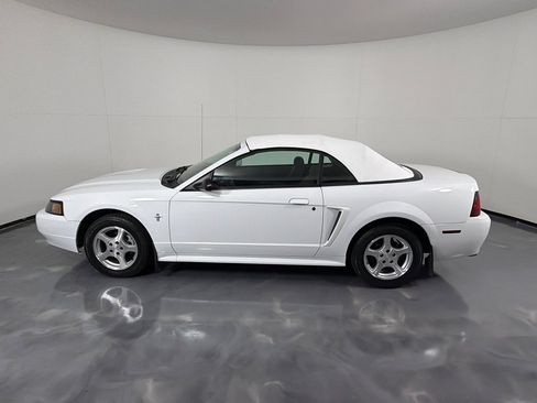Used 2002 Ford Mustang Convertible RWD image 17