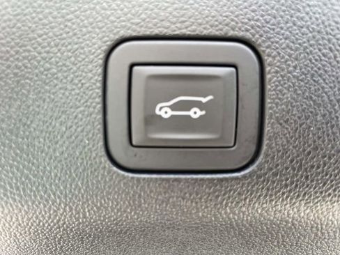 Used 2025 GMC Yukon XL Elevation AWD/4WD image 11
