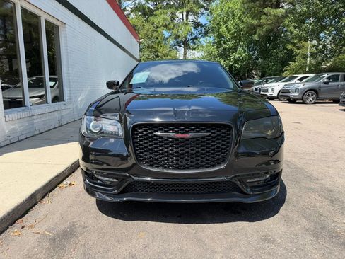 Used 2022 Chrysler 300 Touring L w/ Comfort Group RWD image 2