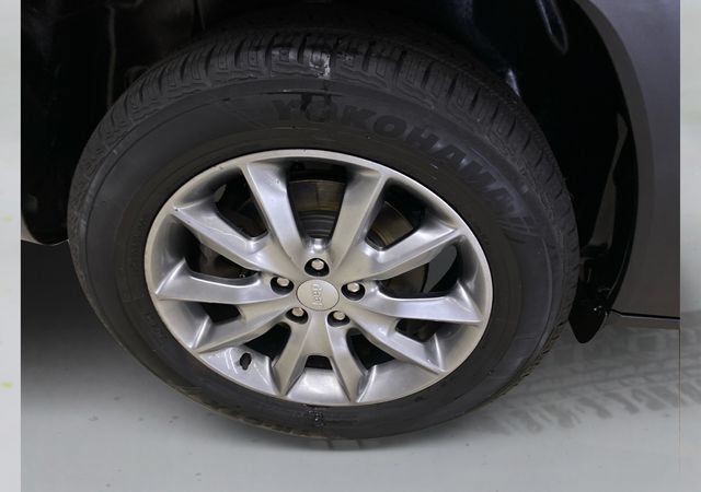 Used 2018 Jeep Cherokee Limited AWD/4WD image 17