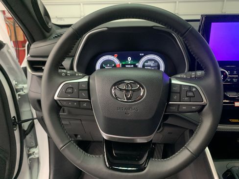 New 2026 Toyota Highlander XSE image 15