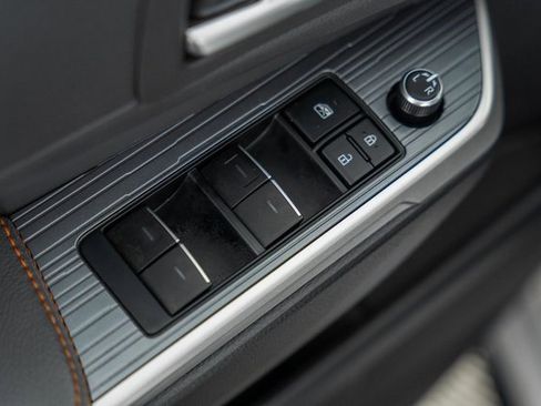 Certified 2022 Toyota Sienna XSE image 40