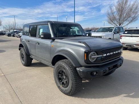 New 2025 Ford Bronco Badlands image 2