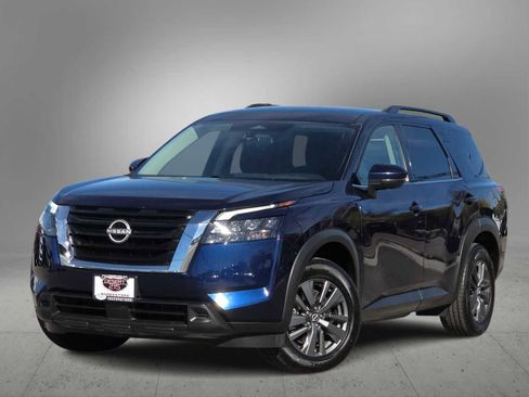 Used 2023 Nissan Pathfinder SV image 1