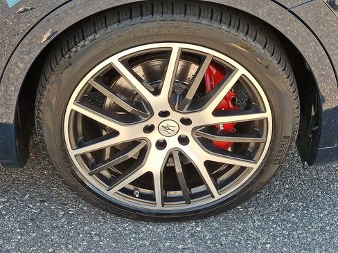 Used 2020 Maserati Levante S GranLusso image 8