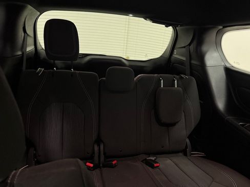 Used 2020 Chrysler Pacifica Touring w/ S Appearance Package FWD image 16