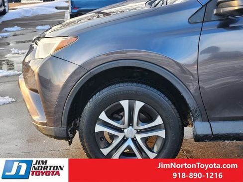 Used 2018 Toyota RAV4 LE image 9