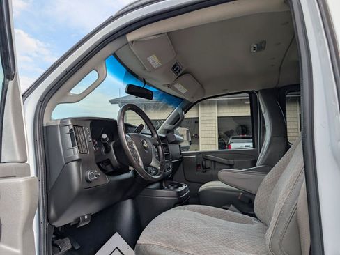 Used 2017 Chevrolet Express 2500 LS RWD image 13