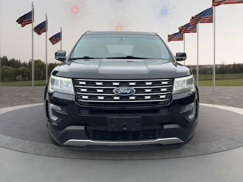 Used 2016 Ford Explorer XLT w/ Equipment Group 201A image 2