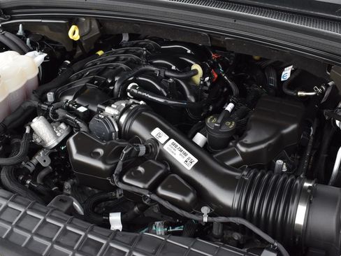 Used 2023 Jeep Grand Cherokee Laredo AWD/4WD image 12