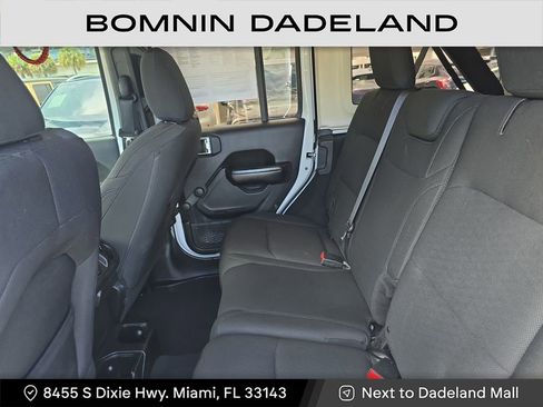 Used 2019 Jeep Wrangler Unlimited Sport image 11