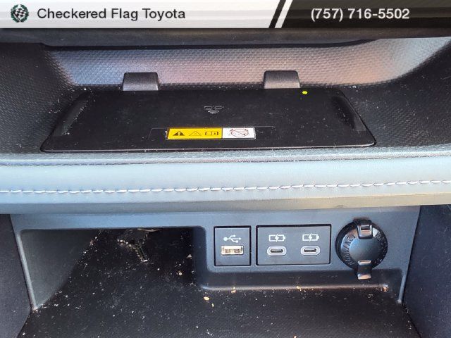 Used 2024 Toyota Highlander Platinum AWD/4WD image 18