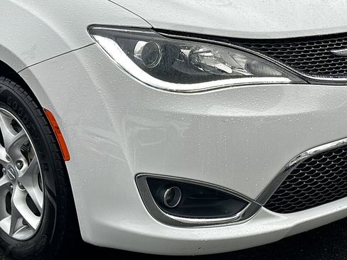 Used 2019 Chrysler Pacifica Limited image 12