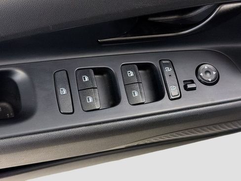 Used 2025 Hyundai Elantra Sport FWD image 19