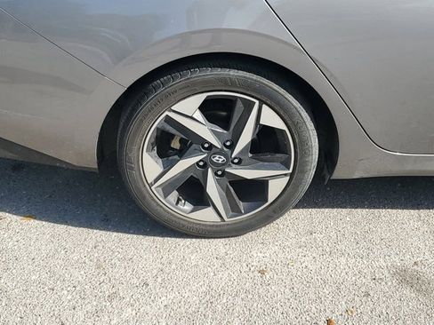 Used 2022 Hyundai Elantra Limited w/ Cargo Package image 13